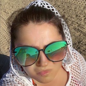 Meet your Posher, Gabriela